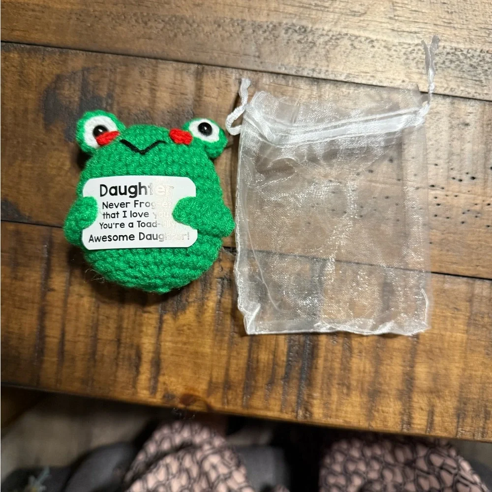 Green crochet frog with Pouch‎